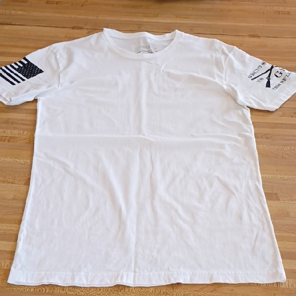Grunt Style White Short Sleeve T-Shirt with Sleeve Graphics  Size M